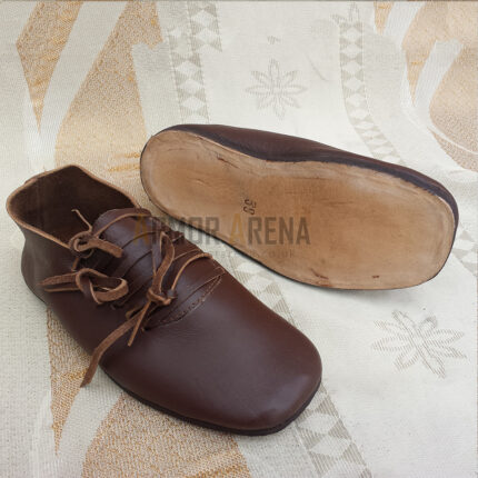 late-medieval-front-laced-shoes2
